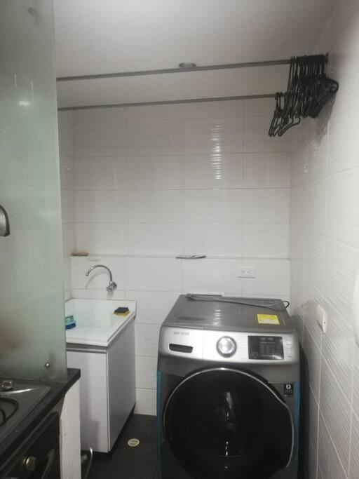 Hermosa Habitacion Privada En Conjunto Residencial Cerca Al Aeropuerto Y Terminal De Bogota, Zonas Comunes Se Comparten Con 1 Persona 아파트 외부 사진